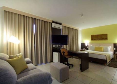 Deluxe Suite, 1 Queen Bed, Non Smoking | In-room safe, desk, free WiFi