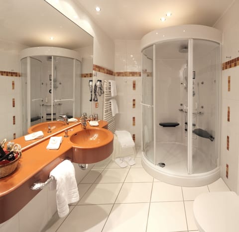 Suite | Bathroom | Separate tub and shower, deep soaking tub, free toiletries, hair dryer