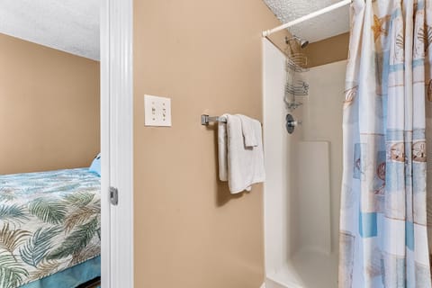 Condo, 2 Bedrooms | Bathroom | Towels