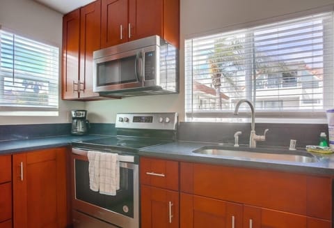 Apartment, 3 Bedrooms | Private kitchen | Fridge, microwave, oven, dishwasher