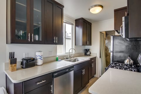 Condo, 1 Bedroom | Private kitchen | Fridge, microwave, oven, dishwasher