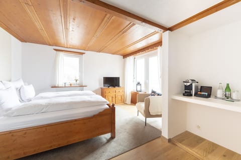 Standard Room, 1 Bedroom, Balcony, Valley View | Hypo-allergenic bedding, down comforters, in-room safe, desk