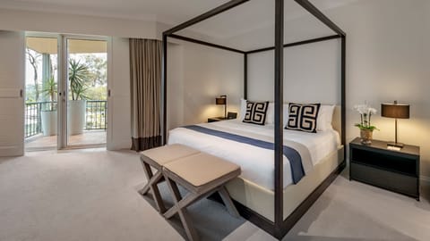 Suite, 1 King Bed (Federation) | Minibar, in-room safe, desk, laptop workspace