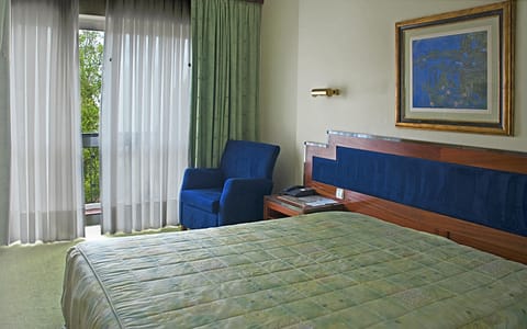 Suite Standard (Double Bed) | Egyptian cotton sheets, Select Comfort beds, in-room safe, desk