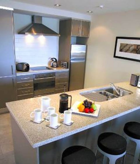 Penthouse, 3 Bedrooms | Private kitchen | Full-size fridge, microwave, stovetop, dishwasher