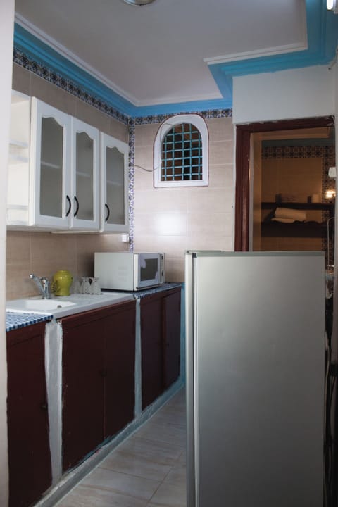 Traditional Suite, 2 Bedrooms, Non Smoking | Private kitchen | Fridge, microwave, stovetop