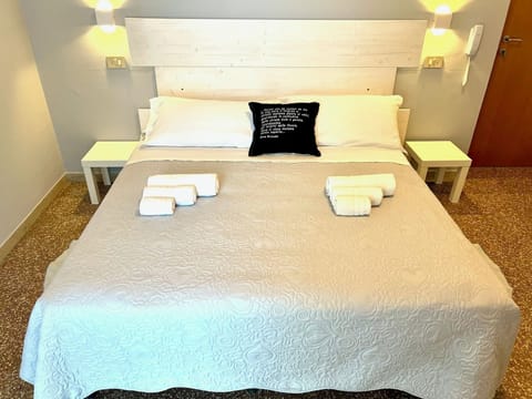 Superior Double Room, 1 Queen Bed, Beach View | Pillowtop beds, in-room safe, desk, free WiFi