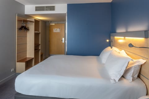 Standard Room | Desk, free cribs/infant beds, free WiFi, bed sheets