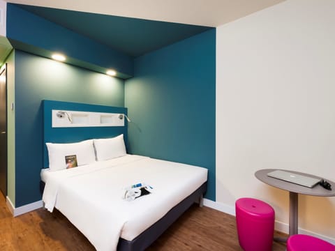 Standard Room, 1 Double Bed | Individually decorated, blackout drapes, free WiFi, bed sheets