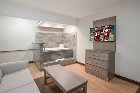 Suite, 1 King Bed, Kitchen (Jetted Tub, Smoke Free) | In-room safe, desk, laptop workspace, blackout drapes