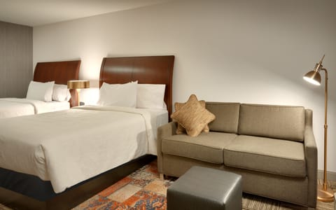 1 King Deluxe Suite Mob/Hearing Accessible | Premium bedding, blackout drapes, iron/ironing board, free WiFi