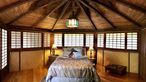 Romantic Single Room, 1 Queen Bed (Japanese Tea House) | Desk, travel crib, free WiFi, bed sheets