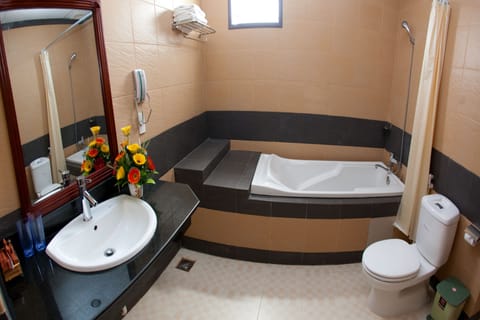 Deluxe Double Room | Bathroom | Combined shower/tub, deep soaking tub, free toiletries, hair dryer