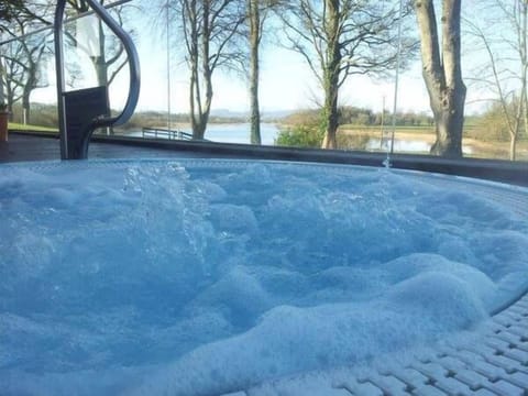 Indoor spa tub