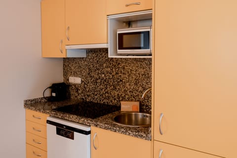 Apartment, 2 Bedrooms | Private kitchen | Full-size fridge, microwave, oven, stovetop