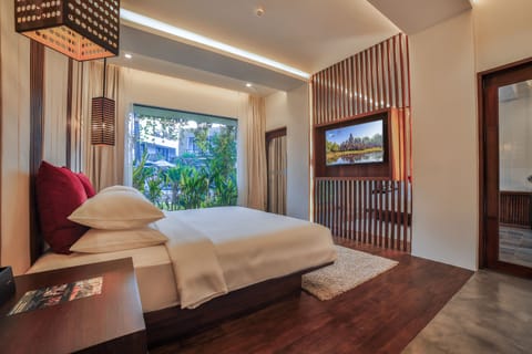 Luxury Villa Pool View | Free minibar items, in-room safe, desk, soundproofing