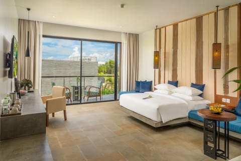 Residence Suite Pool View | Free minibar items, in-room safe, desk, soundproofing