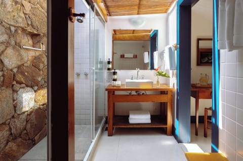 Superior Double Room | Bathroom | Shower, designer toiletries, hair dryer, bidet