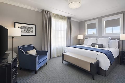 Premium bedding, minibar, in-room safe, desk