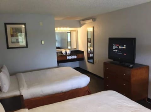 Executive Room, 2 Queen Beds | Desk, blackout drapes, free WiFi, bed sheets