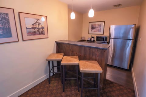 Suite, Multiple Beds, Non Smoking, Jetted Tub | Private kitchenette | Mini-fridge, microwave, coffee/tea maker