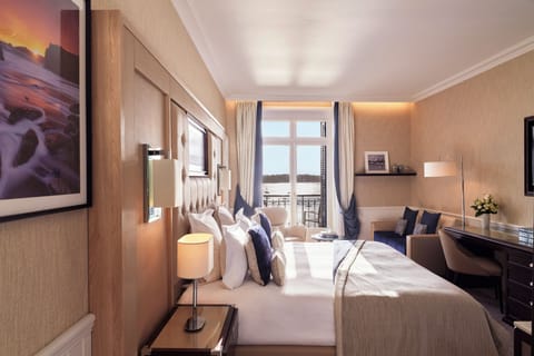 Premium bedding, pillowtop beds, minibar, in-room safe