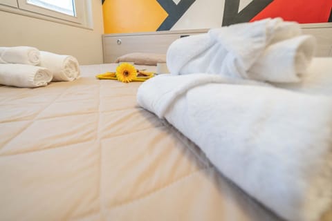 Triple Room | Minibar, in-room safe, individually decorated, individually furnished