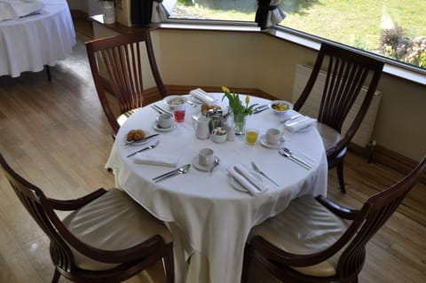 Daily full breakfast (EUR 12 per person)