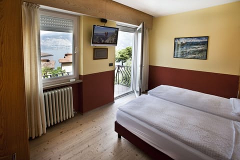 Double or Twin Room, Balcony, Pool View (vista giardino frontale) | View from room