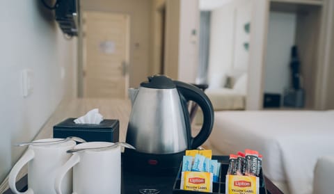 Deluxe Twin Room | Coffee and/or coffee maker