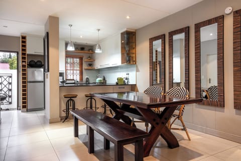 32-inch flat-screen TV with digital channels, plasma TV, Netflix