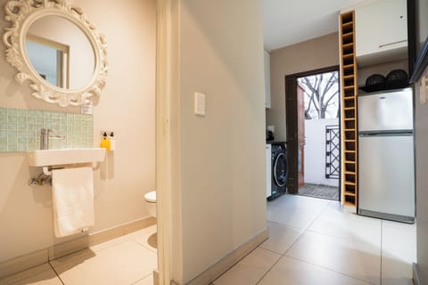 Mareba Court No 9 | Bathroom | Free toiletries, hair dryer, towels, soap