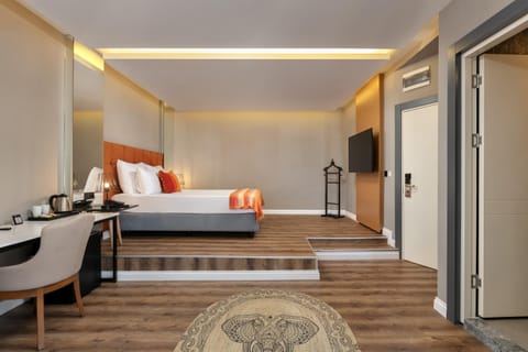 Junior Suite, Jetted Tub | Premium bedding, minibar, in-room safe, free WiFi