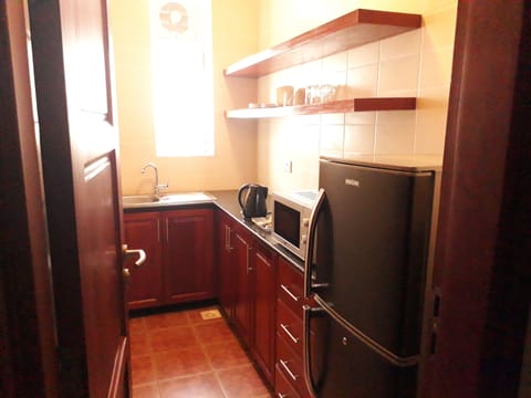 Comfort Apartment, 2 Bedrooms, City View, Executive Level | Private kitchen