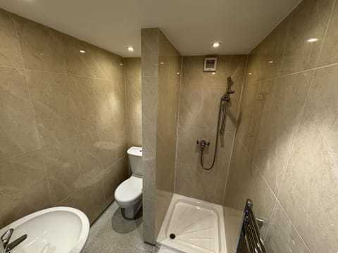 Double or Twin Room, Ensuite, Garden View | Bathroom