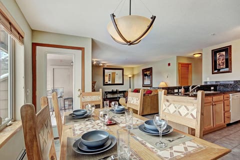 Condo, 2 Bedrooms | Dining