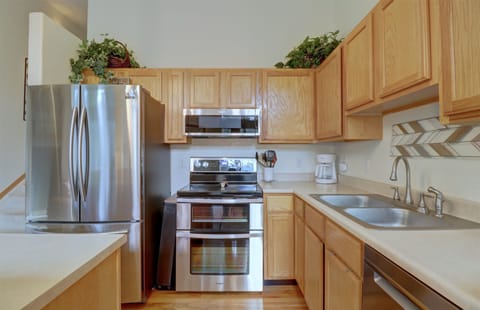Condo, 2 Bedrooms | Private kitchen | Fridge, microwave, oven, coffee/tea maker