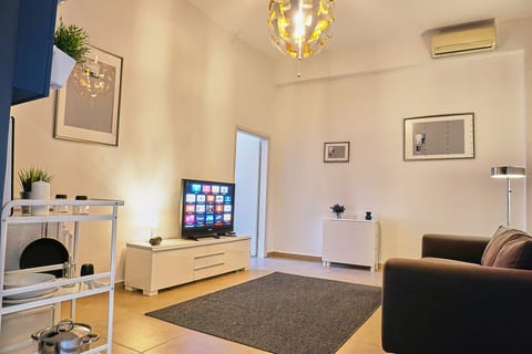 Apartment | Living area | Flat-screen TV, Netflix