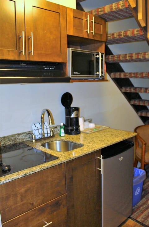 Superior Studio Suite, 2 Queen Beds, Non Smoking, Ocean View | Private kitchen | Fridge, coffee/tea maker