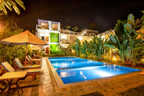 Outdoor pool, sun loungers