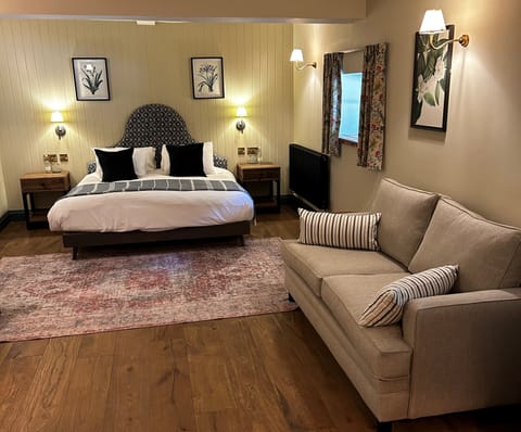 Family Room | Iron/ironing board, free WiFi, bed sheets