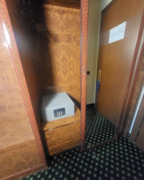 Down comforters, minibar, in-room safe, individually furnished