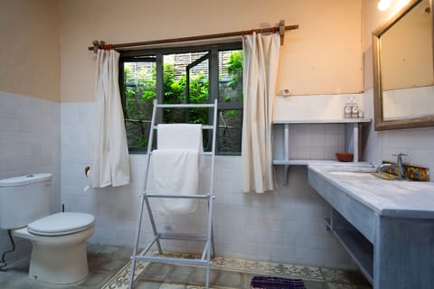 Deluxe Cottage, 2 Bedrooms, Beachfront | Bathroom | Shower, free toiletries, bathrobes, towels