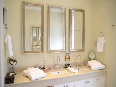 Deluxe Suite, Ensuite (Studio Suite) | Bathroom