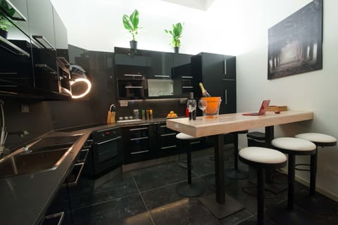 City House, 4 Bedrooms | Private kitchen | Fridge, microwave, oven, stovetop