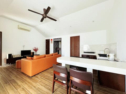 Family Apartment, 2 Bedrooms, Kitchen, Garden View | Living area | Smart TV, books