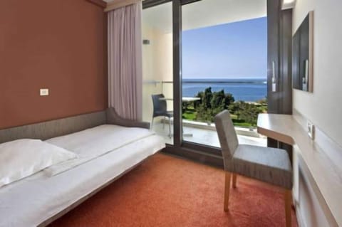 Suite With Balcony And Sea View | 1 bedroom, in-room safe, desk, blackout drapes