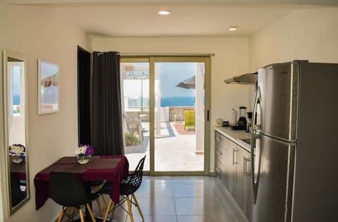 Comfort Studio Suite, 1 King Bed, Terrace, Sea View (Balcony) | Private kitchen