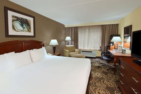 Premium bedding, in-room safe, desk, laptop workspace