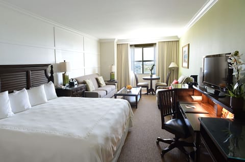 Junior Suite 1 King | In-room safe, desk, iron/ironing board, free WiFi